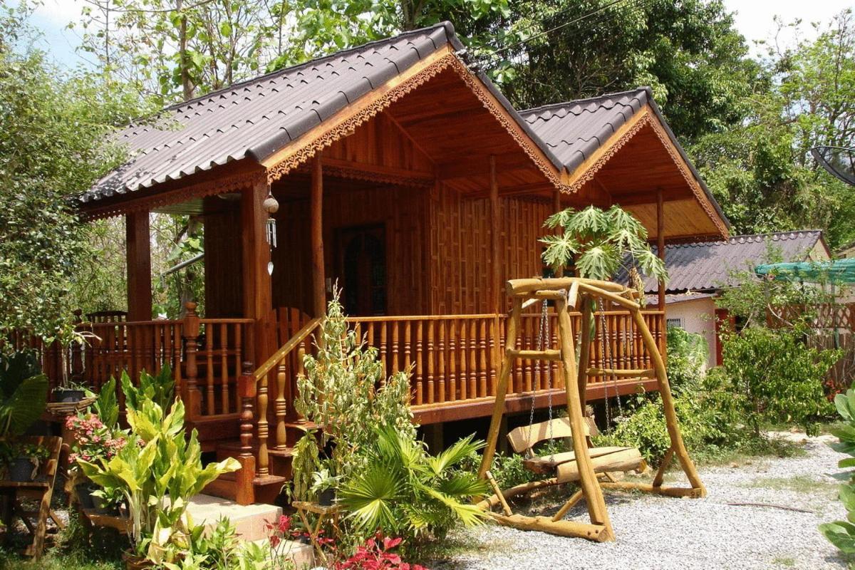 Home Stay Stc Bed And Breakfast Удонтхані Екстер'єр фото
