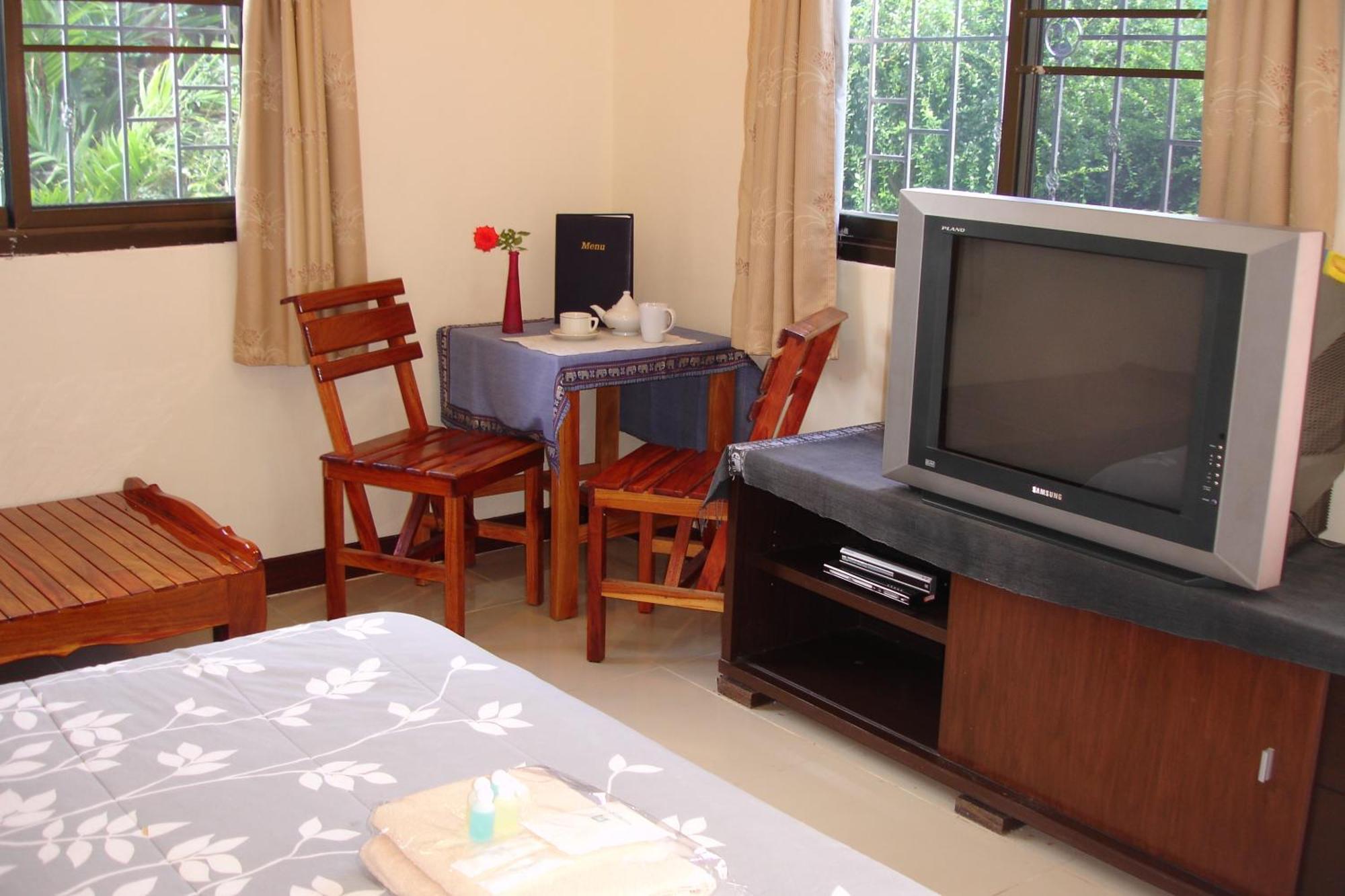 Home Stay Stc Bed And Breakfast Удонтхані Екстер'єр фото
