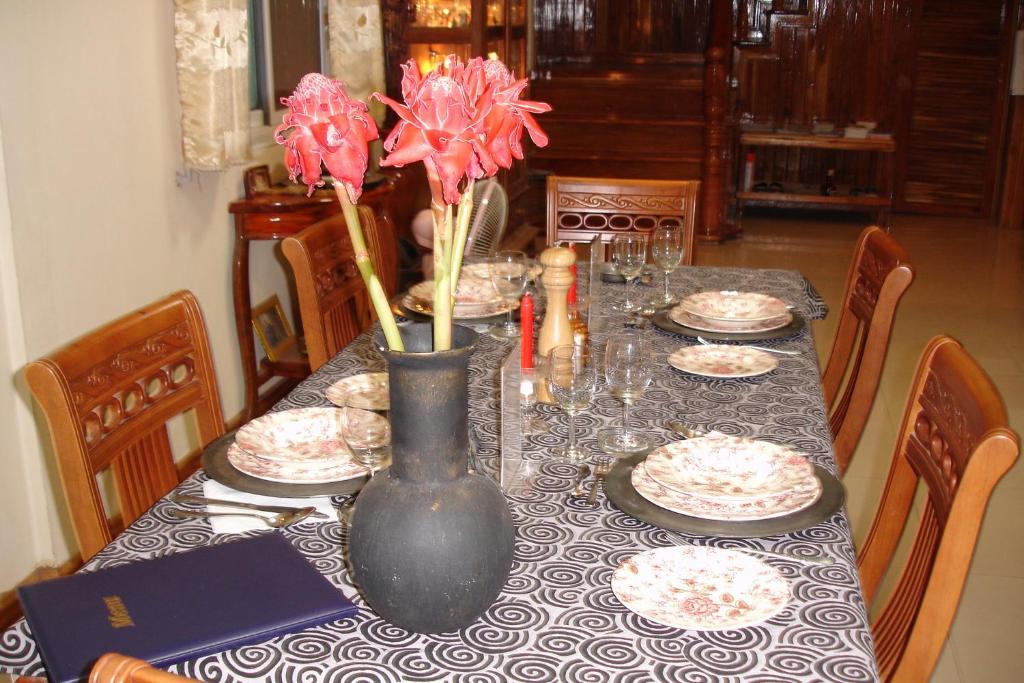 Home Stay Stc Bed And Breakfast Удонтхані Екстер'єр фото
